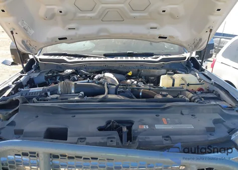 2024 Ford F-350 z USA, uszkodzony, nr VIN 1FT8W3DTXREF55786